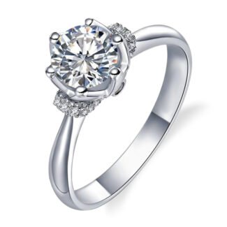 Classic 6-Prong Solitaire Brilliant Round Cut Moissanite Ring
